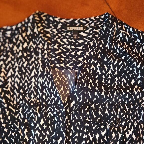 Express Belted V-Neck 3/4 Sleeve Button Up Mini Dress, Medium, Black & White - Picture 10 of 12